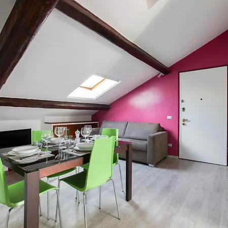 The Cosy Terrace Of Milano- Via Sardegna * Milão
